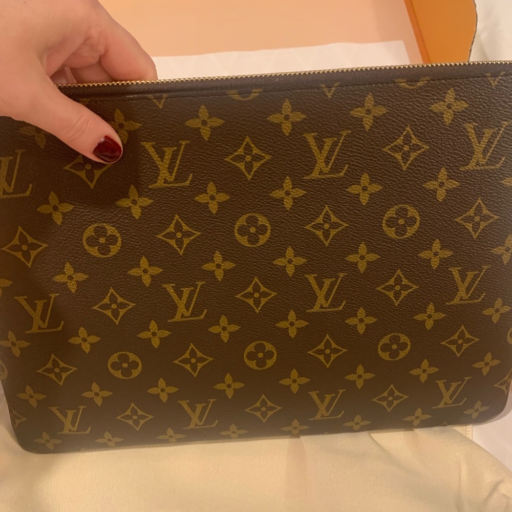 Authentic Absolutely stunning brand new, authentic Large  Louis Vuitton  pouch